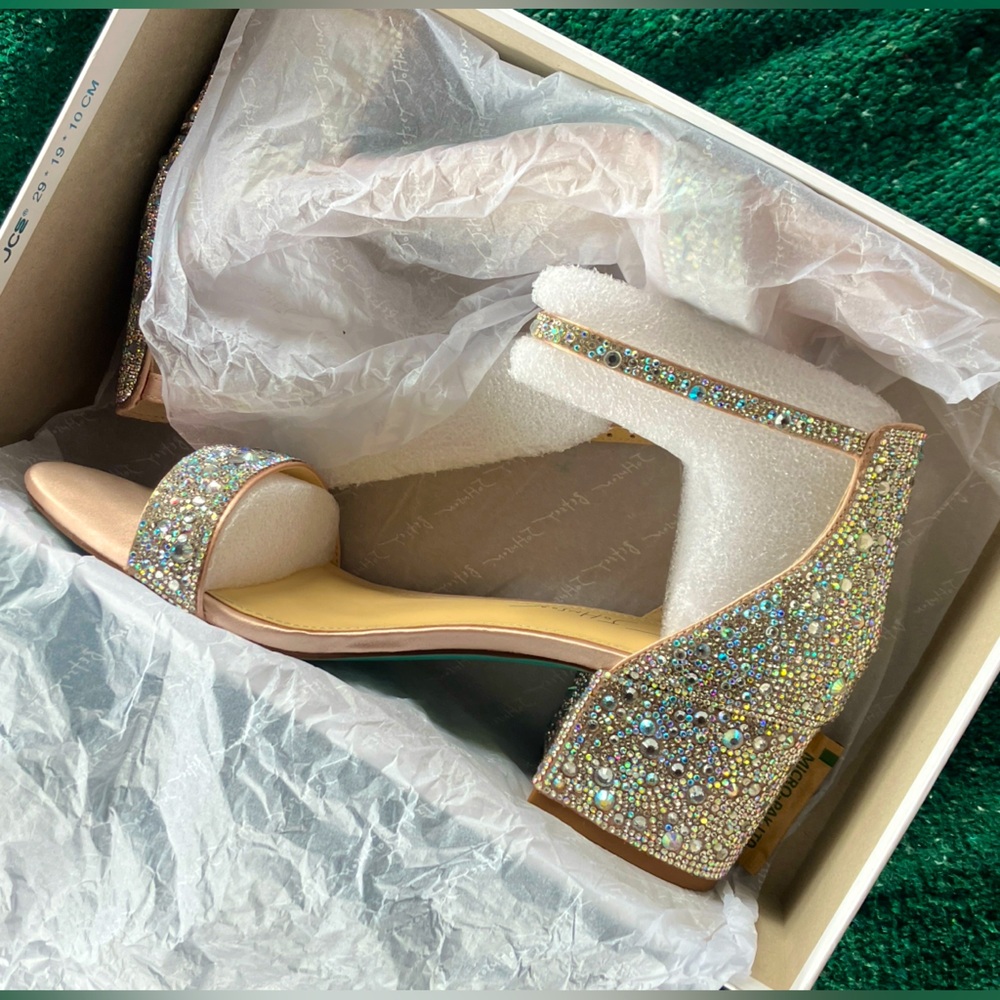 Betsey Johnson Mari sparkle heels 8.5 Champagne